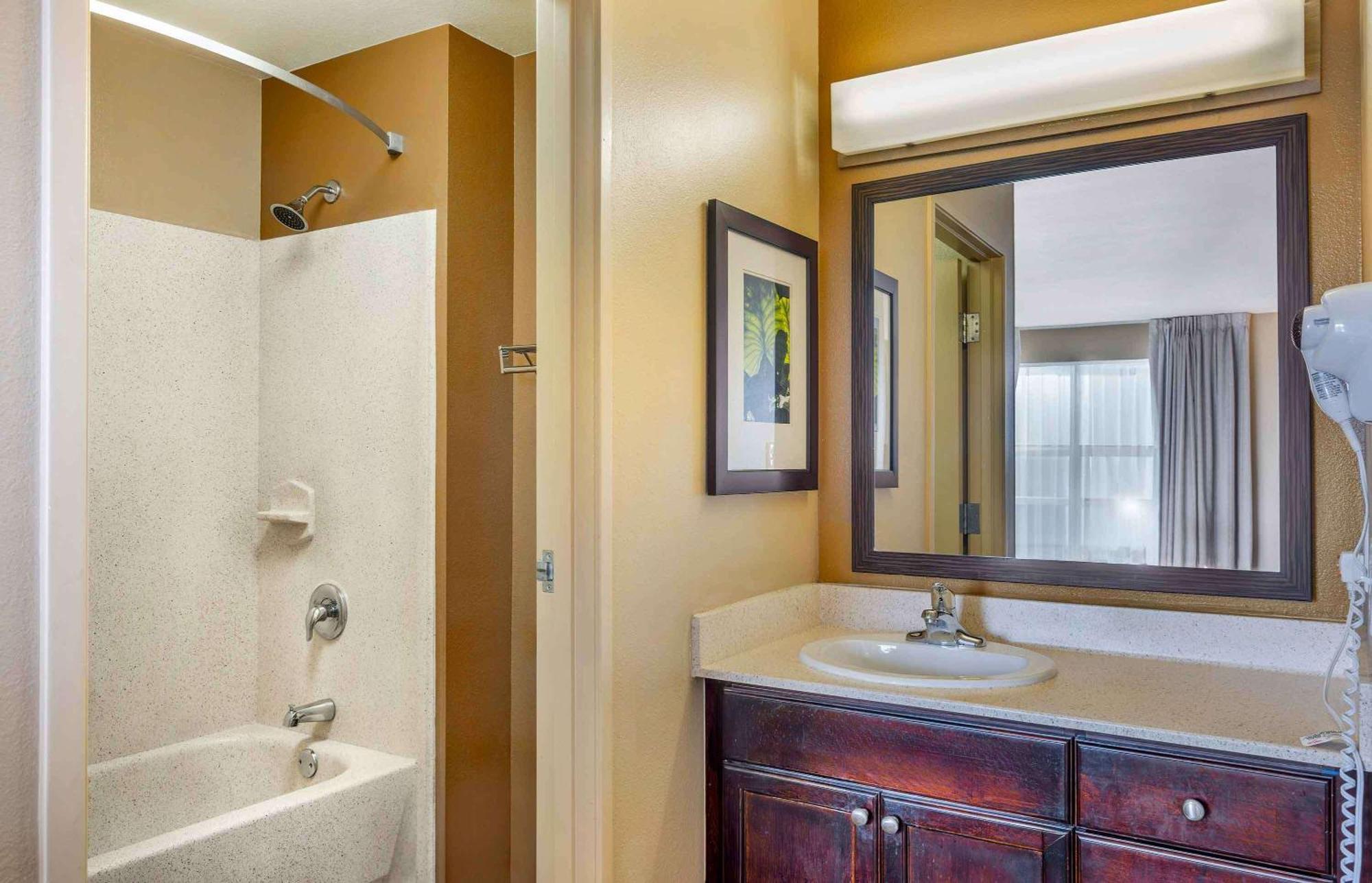Extended America - - Polaris Hotel